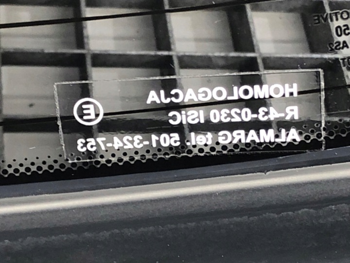 VITRE ARRIÈRE BMW F11 UNIVERSEL 09-17