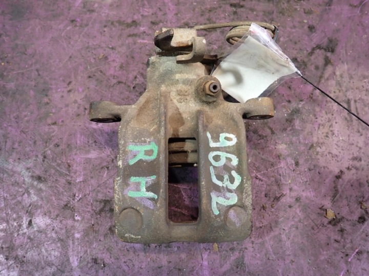 AUDI A6 C4 UNIVERSEL 94-97 2,5 TDI ÉTRIER DE FREIN DE FREIN ARRIÈRE DROIT
