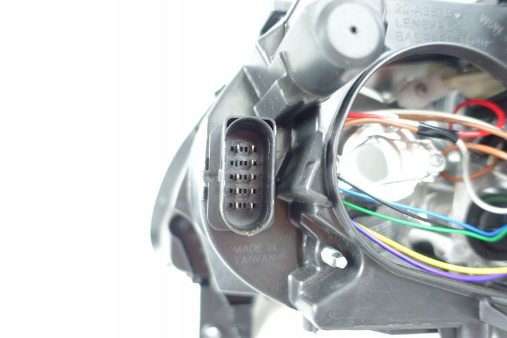 PROJECTEUR DROIT (H7/H7, ÉLECTRIQUE AVEC MOTEUR COULEUR WKLADU: NOIR PA