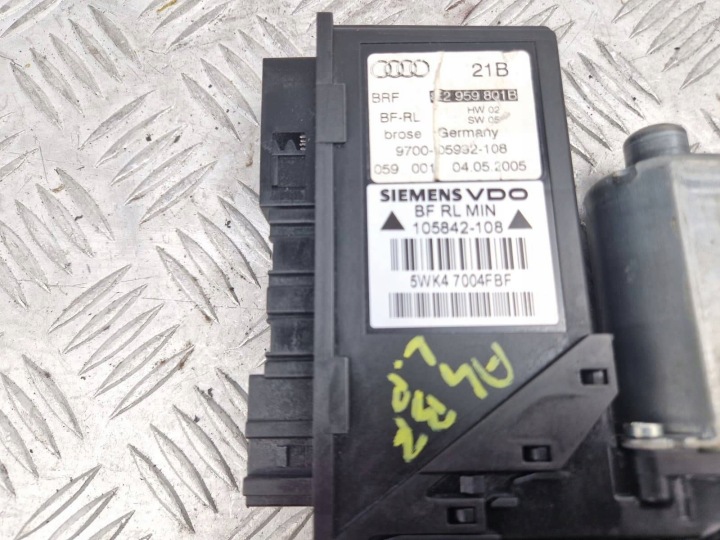PETIT MOTEUR VITRES PORTES AVANT AUDI A4 B6 8E 8H 105842108