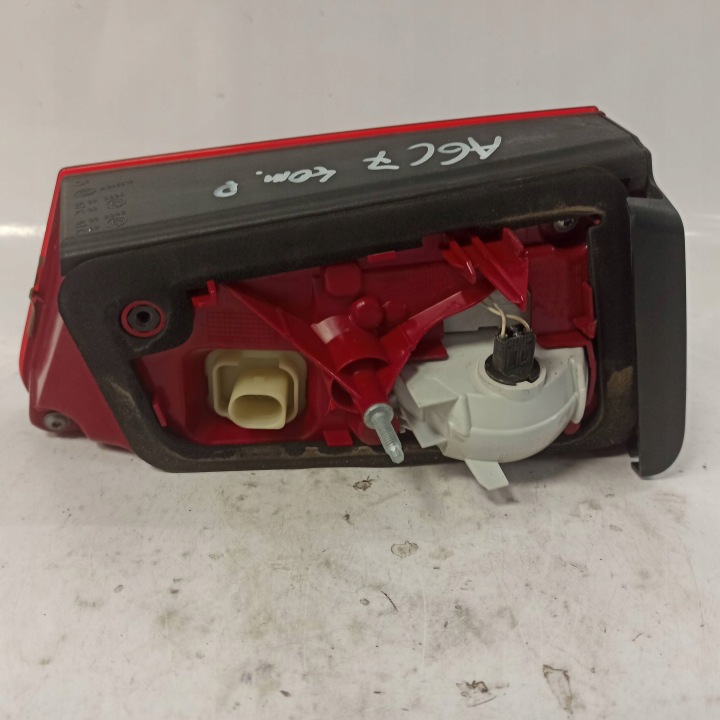 AUDI A6 C7 UNIVERSEL PHARE DROITE ARRIÈRE DANS COUVERCLE DE COFFRE 4G9945094B