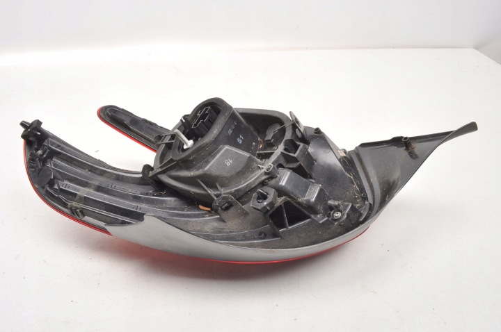 PEUGEOT 208 I LIFT PHARE GAUCHE ARRIÈRE GAUCHE ARRIÈRE HAYON 9825601280