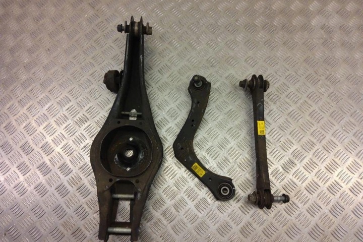 BRAS DE SUSPENSION ARRIÈRE GAUCHE HYUNDAI 55100F2BA0 31016746 ÉLECTRIQUE 2023
