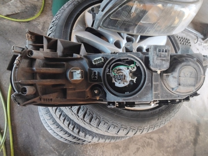 PHARES DROITE GAUCHE AVANT VOLVO S60 I 8693588 8659606