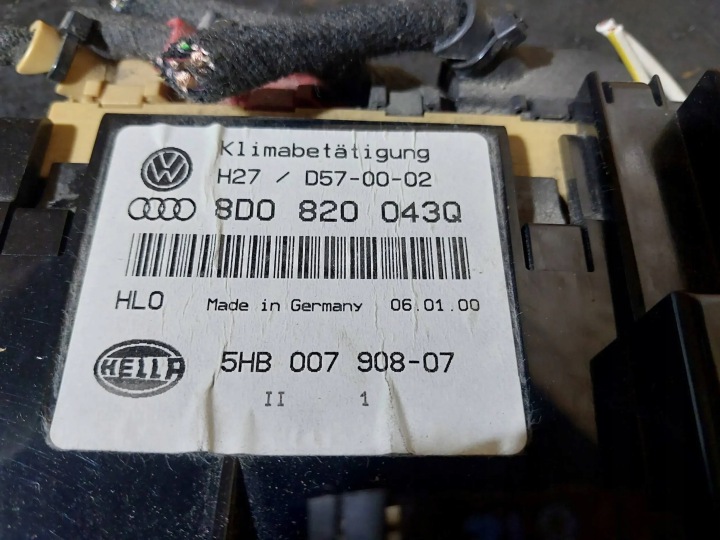PANNEAU CLIMATISATION CONDUIT D'AIR AUDI A4 B5 8D 8D0820043Q