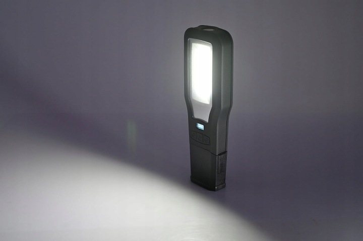 LAMPE DE POCHE PHARE ATELIER LED AVEC STACJA LADUJACA 800LM SCHAFFERTECHNIK