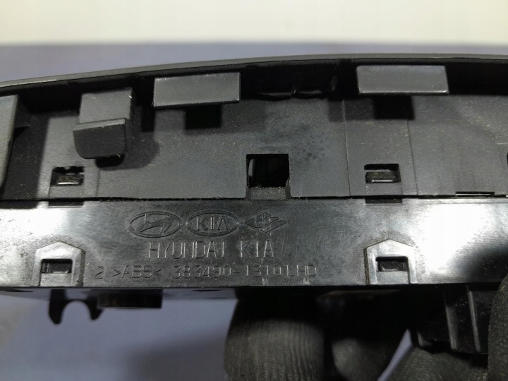HYUNDAI IX35 I 09- COMMUTATEUR VITRE GAUCHE AVANT 93570-2Y0109P