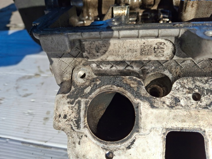 AUDI A4 B8 A5 8T 2.7 TDI CGK CULASSE PISTONS DROITE 1059354CR