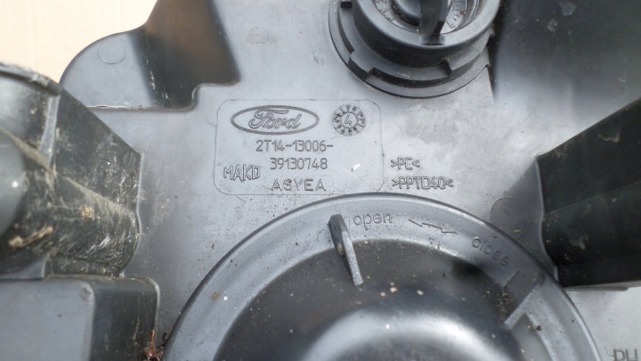 PROJECTEUR DROIT PHARE AVANT EUROPE 2T14-13006-BE FORD TRANSIT CONNECT MK1 02-09