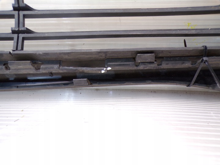 CENTRALE GRILLE PARE-CHOCS VOLVO V40 II R DESIGN 31347087