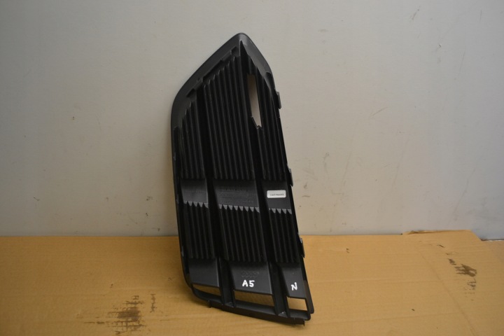 A5 8W GRILLE PARE-CHOCS DROITE AVANT