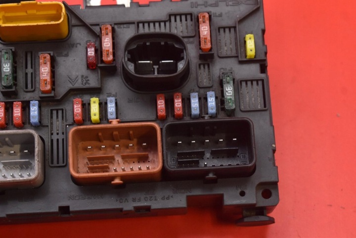 BOÎTE FUSIBLES BSM 9664055680 CITROEN C4 PICASSO 1 I 1.8 16V 125 KM