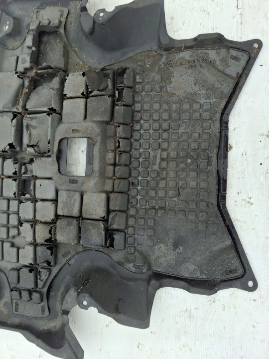 MERCEDES W203 PROTECTION CHÂSSIS SOUS MOTEUR A2035201723 A2035201423