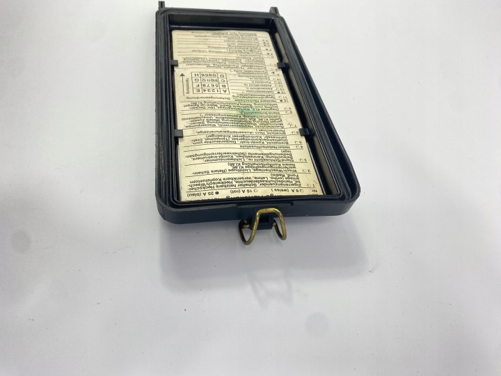 CLAPET CAPUCHON BOÎTES FUSIBLES MERCEDES R129 SL W124 1245400182
