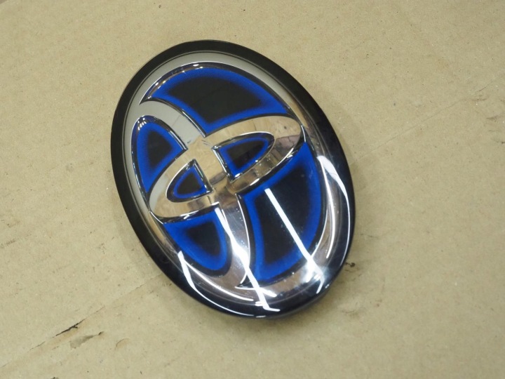 TOYOTA COROLLA YARIS EMBLÈME INSIGNE SOUS RADAR AVANT 90975-02124