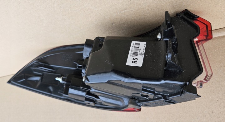 PHARE ARRIÈRE DROITE TOYOTA COROLLA E21 BERLINE 2018- ORIGINAL 81550-02D11