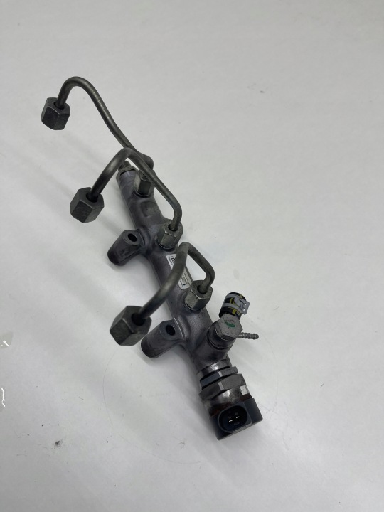 AUDI A4 A5 A7 A6 C7 3.0 TDI MOULURE INJECTION CARBURANTS CAPTEUR
