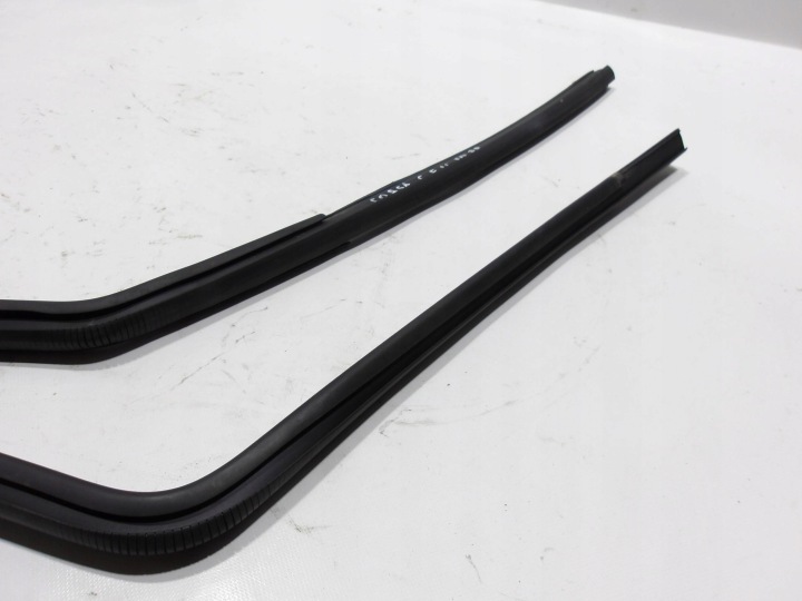 JOINT D'ÉTANCHÉITÉ VITRES PORTES GAUCHE DROITE AVANT 09113400 OPEL CORSA C 3D