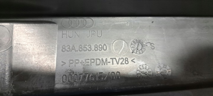 AUDI Q3 MOULURE SEUIL DROITE 83A853890