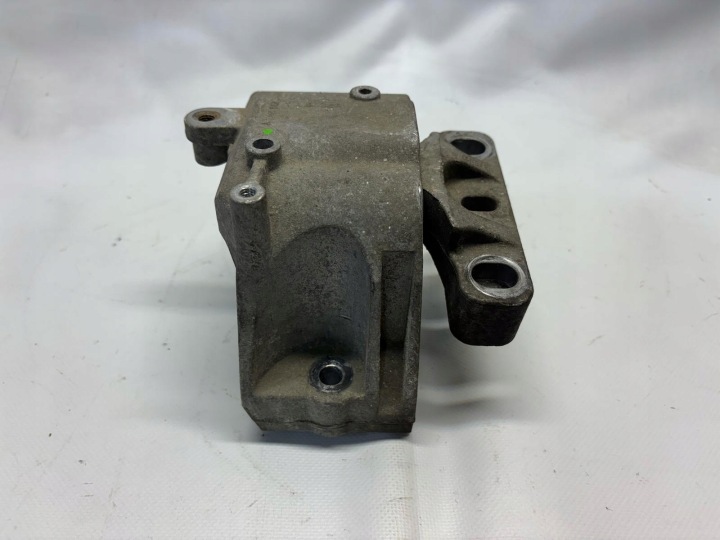 VW AUDI SKODA COUSSIN MOTEUR 1K0199262T