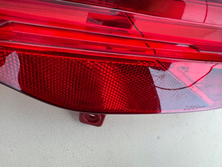 HYUNDAI I30 III 17-20R PHARE ANTIBROUILLARD ARRIÈRE DROIT 92406-G47