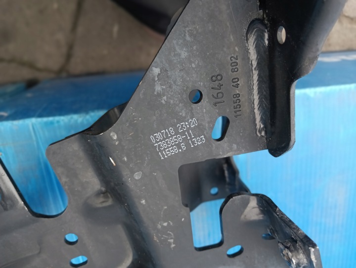 BMW 5 G30 G31 OCULAIRE SUPPORT RENFORCEMENT PHARES AVANT DROIT 7383858