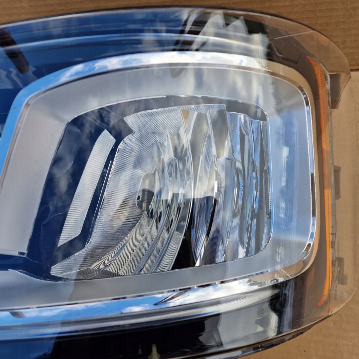 SCANIA R AVEC G PROJECTEUR PHARE COMPLET LED 2674390