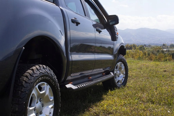 NISSAN NAVARA 2016 > BULL BAR PARACHOQUE LADO ESCALONES BOKI SÚPER POTENTE NEGRAS ACERO 