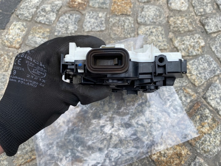 MERCEDES 447 VITO SERRURE MODULE PORTE COULISSANTE DROIT 4477302702 ORIGINAL