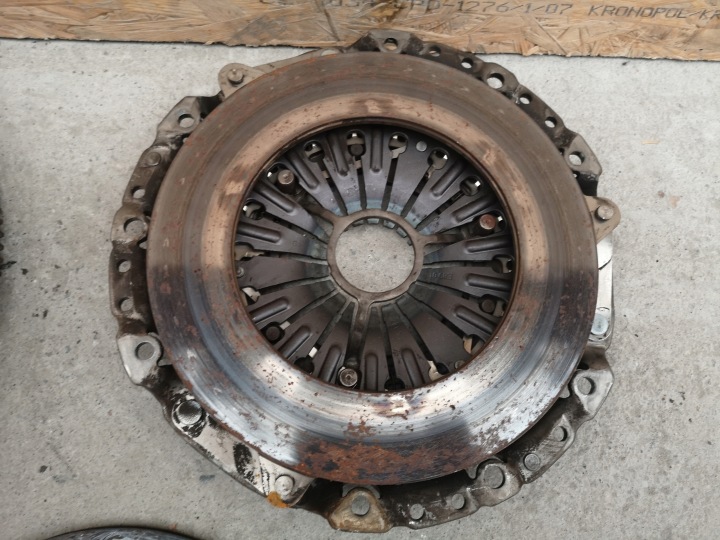 EMBRAYAGE COMPLET DISQUE BMW E81 E87 123D 2.3D