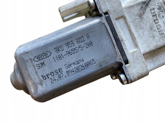 MOTEUR VITRES DROIT AVANT PETIT MOTEUR AUDI A6 C6 8K0959802A