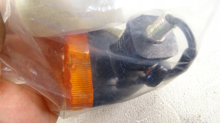 T174 SUZUKI GSX 550 750 CLIGNOTANT ORIGINAL NEUF