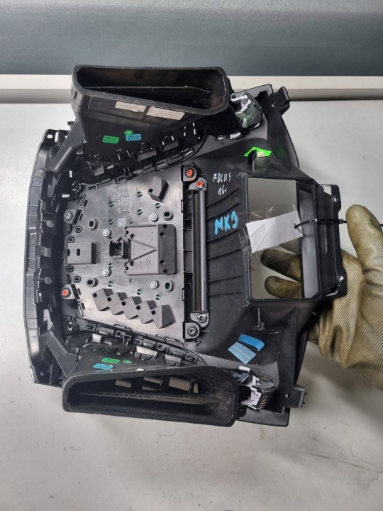 PANNEAU RADIO CONDUIT FORD FOCUS MK3 BM5146088AAW