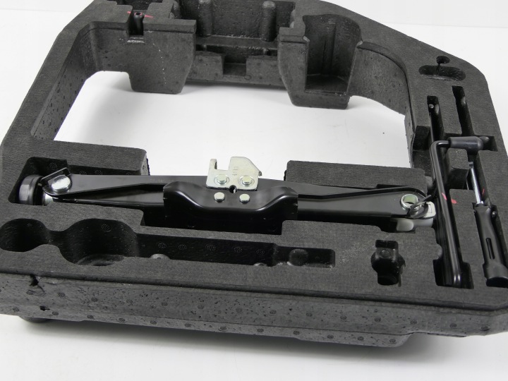 CRIC ÉLÉVATEUR INSERT SUR KOLO RÉSERVE AUDI A4 IV B8 07-15R. BERLINE