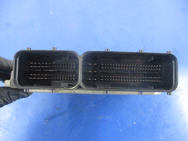 VW GOLF 5 V 1.6FSI BAG ORDINATEUR MOTEUR 03C906056B 0261S02008