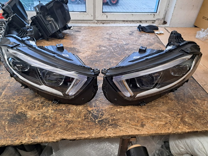 MERCEDES 257 CLS FAROS JUEGO COMPLETO 