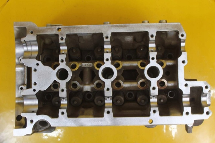 CULASSE MOTEUR GAUCHE AUDI A6 C6 2.4 B V6 BDW 06E103373D