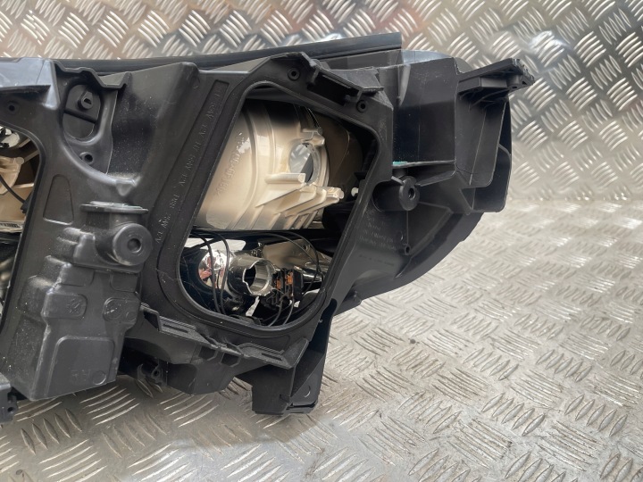 PHARE DROIT AVANT CITROEN JUMPY III SPACETOURER 16- OPEL VIVARO C 19-