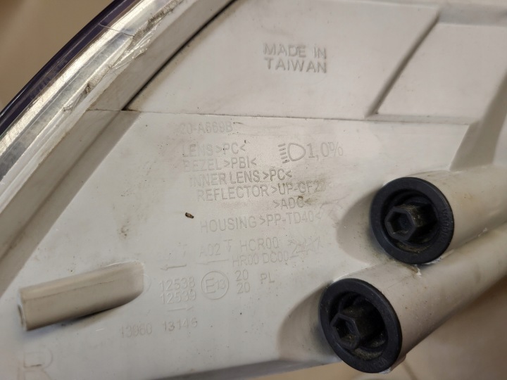 PROJECTEUR PHARE DROIT AVANT TYC PETIT MOTEUR SKODA OCTAVIA II EUROPE