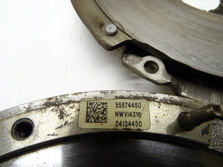 EMBRAYAGE DOUBLE VOLANT DOUBLE MASSE 55574452 OPEL ASTRA IV J MERIVA B INISIGNIA A