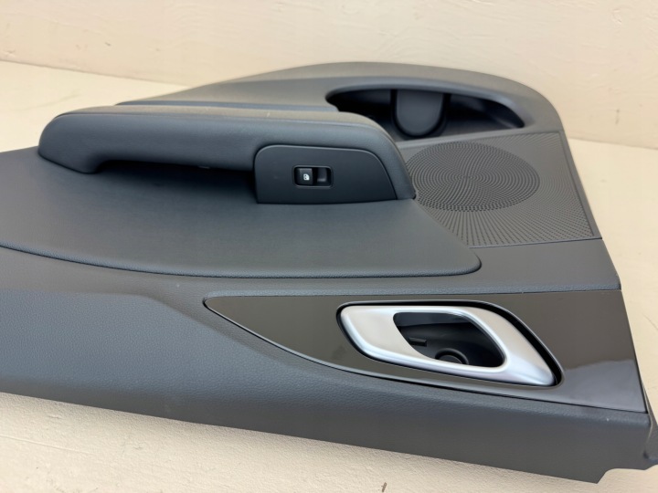 KIA CEED III 3 18R- COLLECTEUR GARNITURE PORTES DROIT ARRIÈRE 83360-J7700