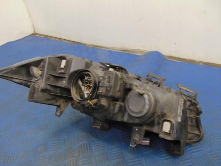 RENAULT MEGANE II HAYON PROJECTEUR GAUCHE VERS POLISSAGES 89306990