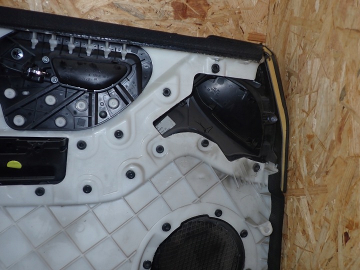 COLLECTEUR PORTES DROIT AVANT MERCEDES B 180 W245 2.0CDI 2007R 11770