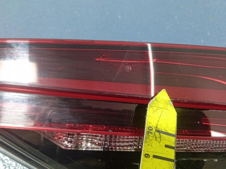 SKODA SUPERB III LIFTBACK LIFT PHARE ARRIÈRE DROITE ARRIÈRE DANS COUVERCLE DE COFFRE 3V5945308F
