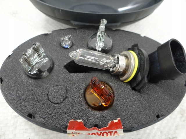 TOYOTA KIT ZAROWEK TRIANGLE GILET