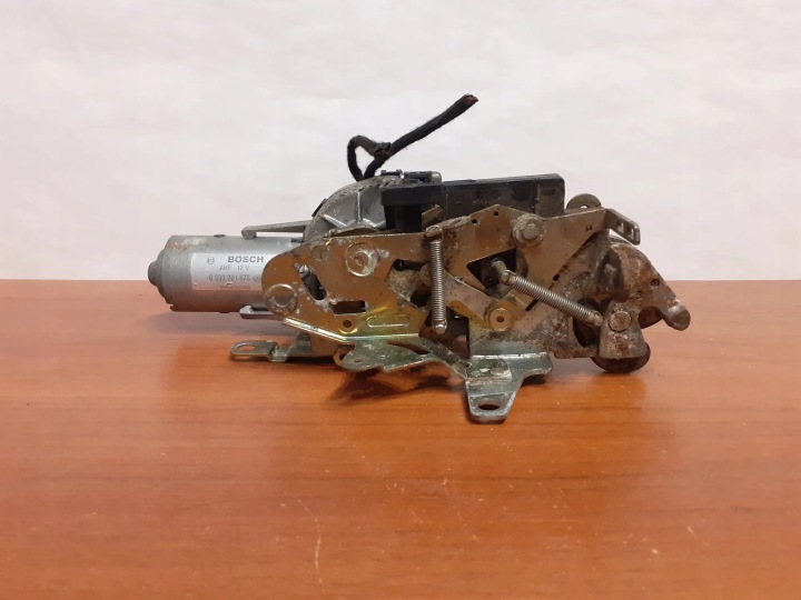 SERRURE COUVERCLES DE COFFRE COUVERCLES DE COFFRE MERCEDES-BENZ E (W210) A2107400536 2001