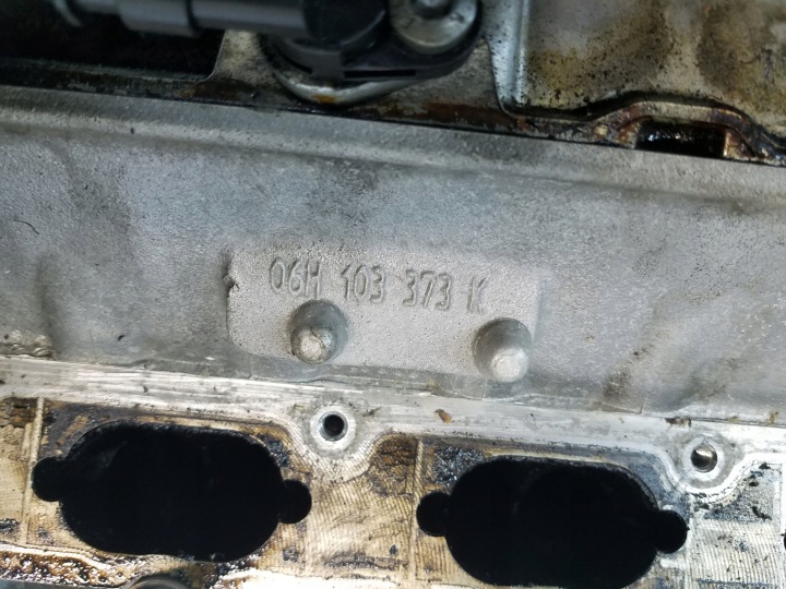 CULASSE COUVERCLE DE SOUPAPES AUDI A4 B8 1.8 TFSI 06H103373K