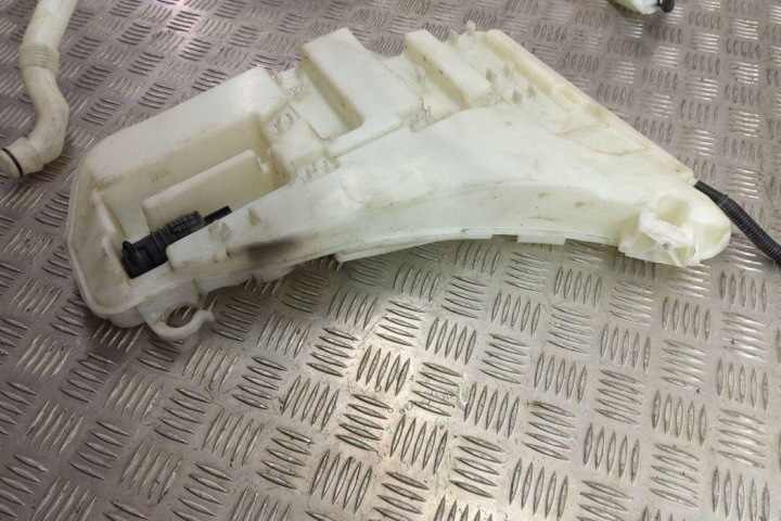 RÉSERVOIR LAVE-GLACES BMW 5 (F10) 13264011 2.0L GASOLINE 2013