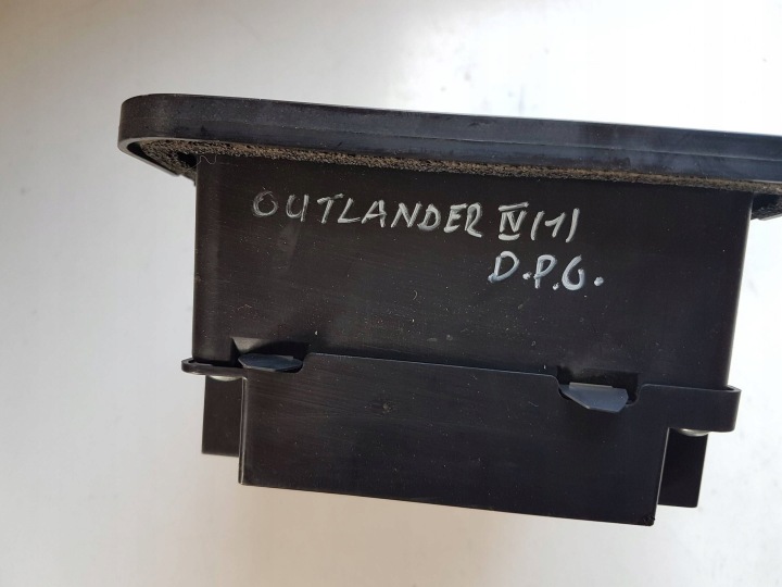 MITSUBISHI LANCER 2008 GRILLE VENTILATION SOUS ZDERZAKIEM TYLNYM