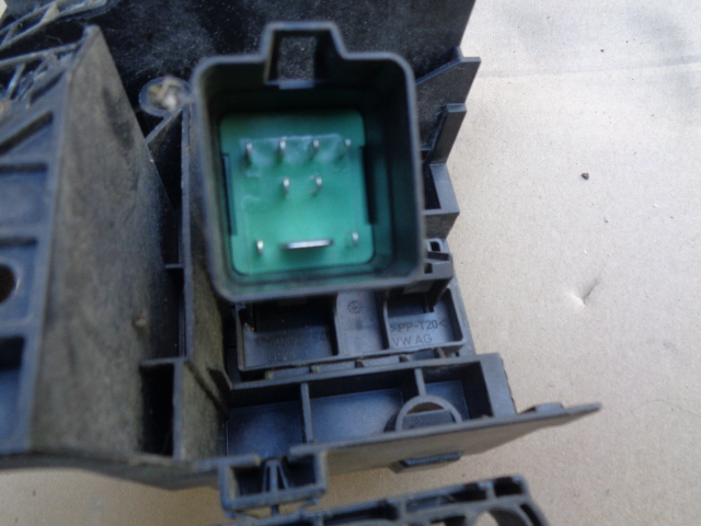 RELAIS BOUGIES FIXATION BOÎTES VW TOURAN I 1.9TDI